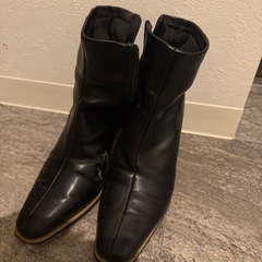 黒ブーツ　レディースの画像
