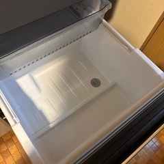 値下げしました！　3ドア式冷蔵庫　2025年製※取りに来てくれる方限定　※2階　保証書なし　すぐに取りに来てくれる方優先の画像