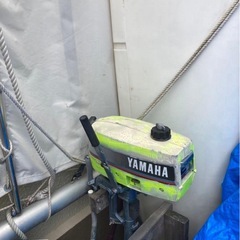 カタマランヨット船体10ftと2ストの船外機の画像