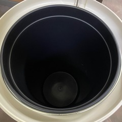 アドフィールド 吸着密閉式ゴミ箱の画像