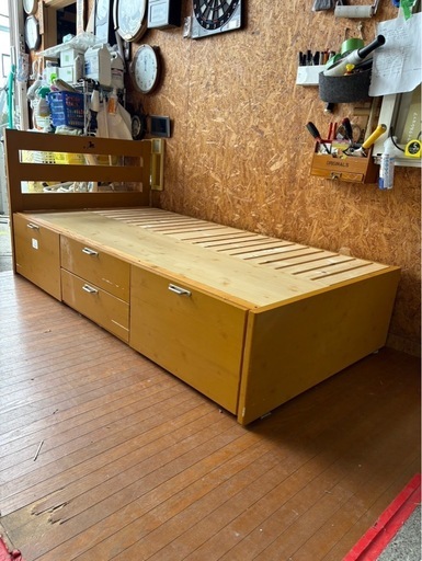 J2210   シングルベッド　フレームのみ　収納付き　シール跡　剥がれあり