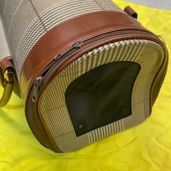 【中古】¥500  ペットbag ショルダー紐付き　上部覗き穴有り【IJ136】の画像