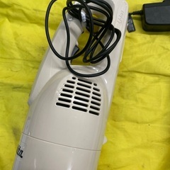 【中古】¥3,000  マキタ掃除機　充電式　スティック式
【IJ140】の画像