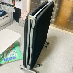 折りたたみベッドの画像