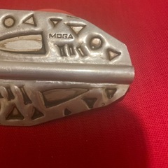 MOGA ブローチの画像