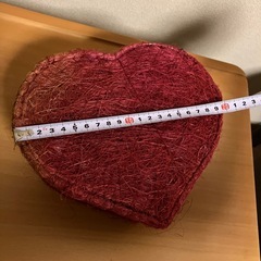 紅いハート型バスケット ハート型のお菓子入れ　入れ物の画像
