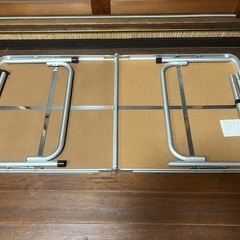折りたたみテーブルの画像