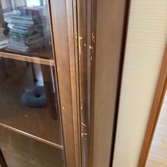 高級感あるクラシカルガラスキャビネット／飾り棚（アンティーク調・木製・収納棚） の画像