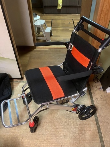 介助用車椅子　折り畳み式