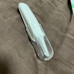 新品ピジョン鼻吸い器　中古ブラシ&くし　ベビーピンセット　の4点セットの画像
