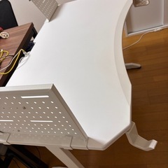 ゲーミングデスクの画像