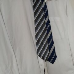 メンズ ビジネスシャツ Sサイズ 細身 ネクタイ×2本付きの画像