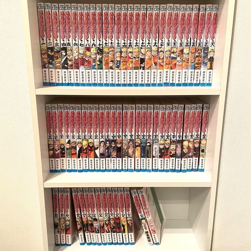 NARUTOナルト全72巻セット＋外伝です。