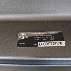 相模原 金庫 保管庫 鍵 耐火 耐水 Sentry Safe R4132 CW3シリーズ CHW30100 スペアキー  デジタルメディア 保護守る 性能 持ち運 が可能 コンパクトサイズ 重さ 手軽 防災 対策 パーソナル保管庫 引き出し 大切 思い出 データ 安全 管理 ポータブル セントリー セーフ ウォータープルーフ 火災 水害 セキュリティ 家庭用 オフィス 貴重品 重要書類 熱に弱いCD/DVDの画像