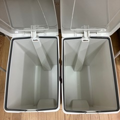 🉐レンジラック🉐美品　収納棚　キッチンラック　レンジボード　伸縮式　ホワイト　ゴミ箱　チリ箱　レンジ台の画像