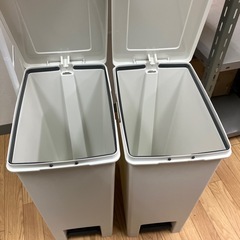 🉐美品🉐ゴミ箱　ペダル式　45L ホワイト　フタ付きの画像