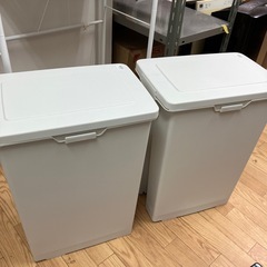 🉐美品🉐ゴミ箱　ペダル式　45L ホワイト　フタ付きの画像