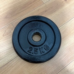 ベンチとダンベルの画像