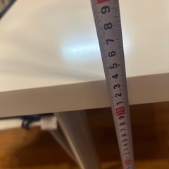 テーブルと椅子4脚
の画像