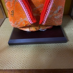 ガラスケース入り市松人形の画像