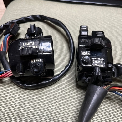 XJ400.550純正スイッチ左右セット