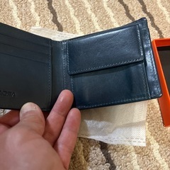 新品未使用品二つ折り財布の画像