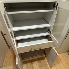 【10月末まで】食器棚の画像