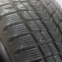 冬タイヤ スタッドレスタイヤ 4本 225/60R17 2024年製の画像