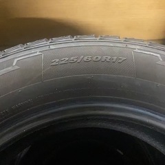 冬タイヤ スタッドレスタイヤ 4本 225/60R17 2024年製の画像