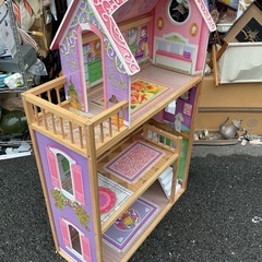 KidKraft（キッドクラフト）」製の木製ドールハウスの画像