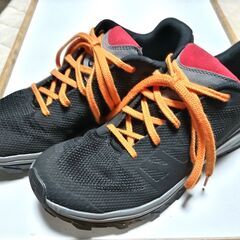 Salomon・27㎝・トレイル（トレッキング）ランニングシューズ新品・色： ブラック/オレンジ・優れたグリップのContagripソールの画像