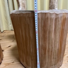 小国杉丸太椅子の画像