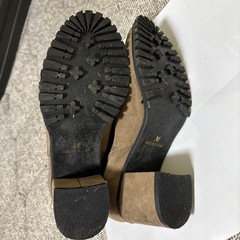 ベージュ スエード風ショートブーツMサイズの画像