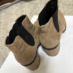 ベージュ スエード風ショートブーツMサイズの画像