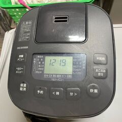 【リユースショップスパークル】No.57　ジャー炊飯器　アイリスオーヤマ　炊飯器　RC-MEA30-B　3合炊き　2023年製　配送可能♪の画像