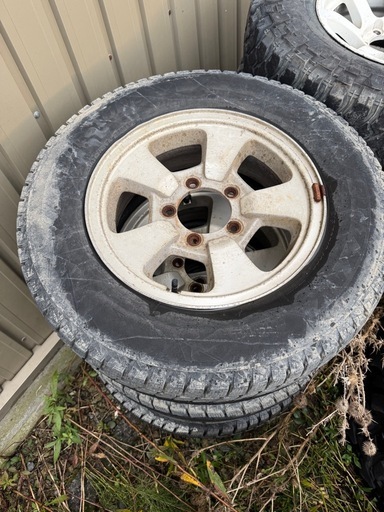 ジムニー　スタッドレスタイヤ　ブリヂストン　215/70R16