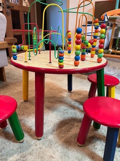 ルーピングテーブル　かわいい椅子4脚つき付き