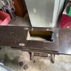 【リユースショップスパークル】No.59　アンティークミシン　SHIBAURA　昭和レトロ　ミシン台　ジャンク品　配送設置可能♪の画像