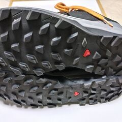 Salomon・27㎝・トレイル（トレッキング）ランニングシューズ新品・色： ブラック/オレンジ・優れたグリップのContagripソールの画像