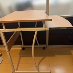 パソコンデスクの画像