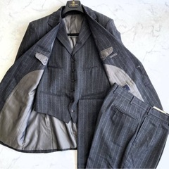 美品！バーバリーロンドン　スリーピーススーツの画像