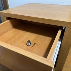 【まとめて引き取ってくれる方優先】サイドテーブルの画像