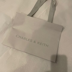Charlie and Keith靴箱と紙袋の画像