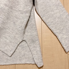 GU オーバーサイズ タートルネックセーター ベージュ Sの画像