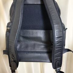 COACH ブラック レザーバックパックの画像