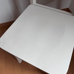 オフホワイト　机　椅子の画像