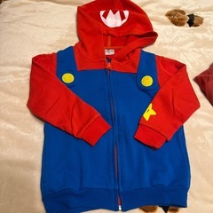 任天堂子供服110マリオパーカートレーナーの画像