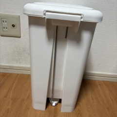 無料引き渡し　ニトリ　ゴミ箱　の画像