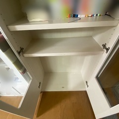 白い本棚の画像