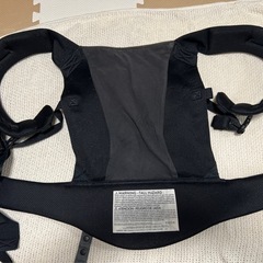エルゴベビー　抱っこ紐　収納袋つき　黒　ベビーキャリアの画像